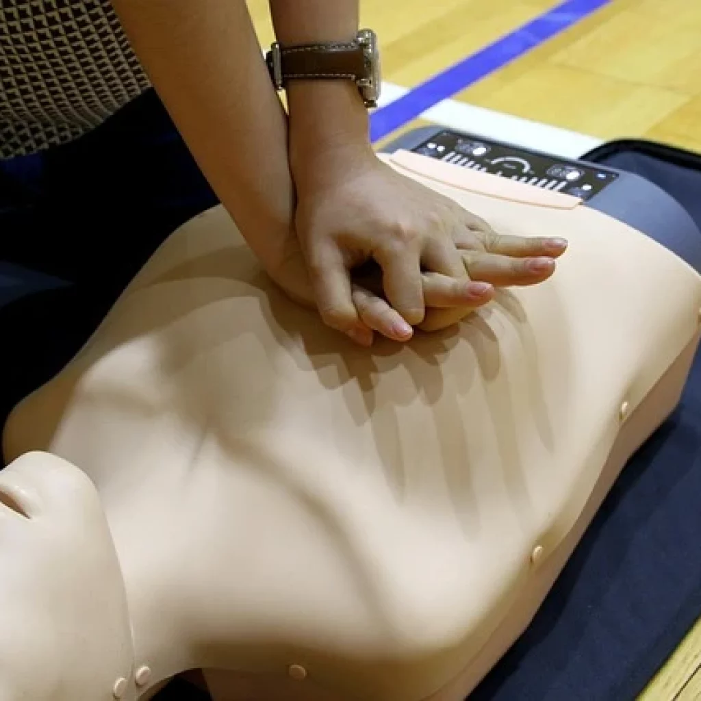 BLS AED reconnu SRC formation au défibrillateur pour tous !