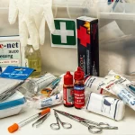 Composer Trousse de premiers secours- cours de secourisme- samaritains tous les WE et en semaine www.ecoledesecours.ch 079-535-13-71