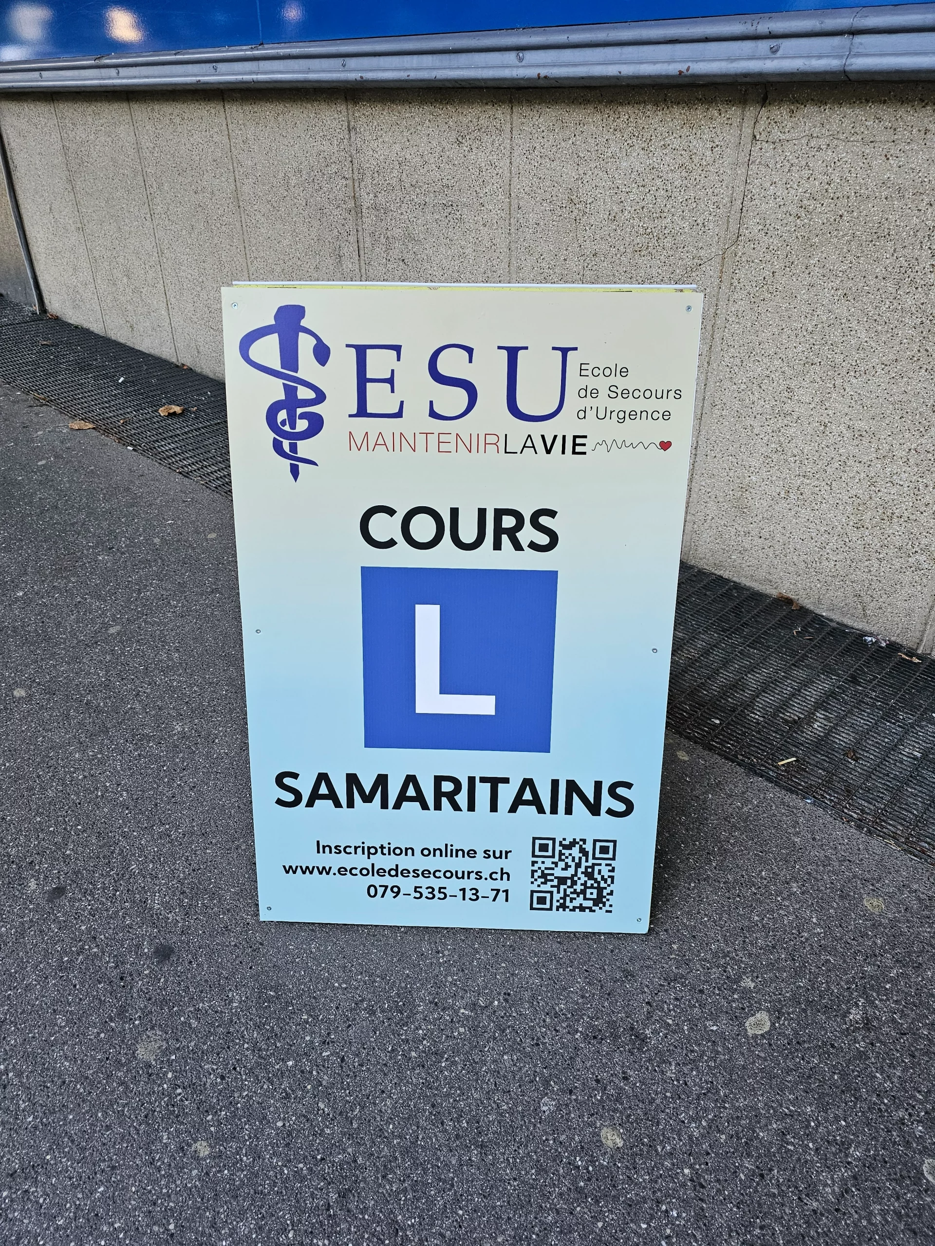Cours de Premiers Secours à Fribourg cours dit samaritains, théorie, sensibilisation, pratique ,permis 2 phases, moto, voiture.
