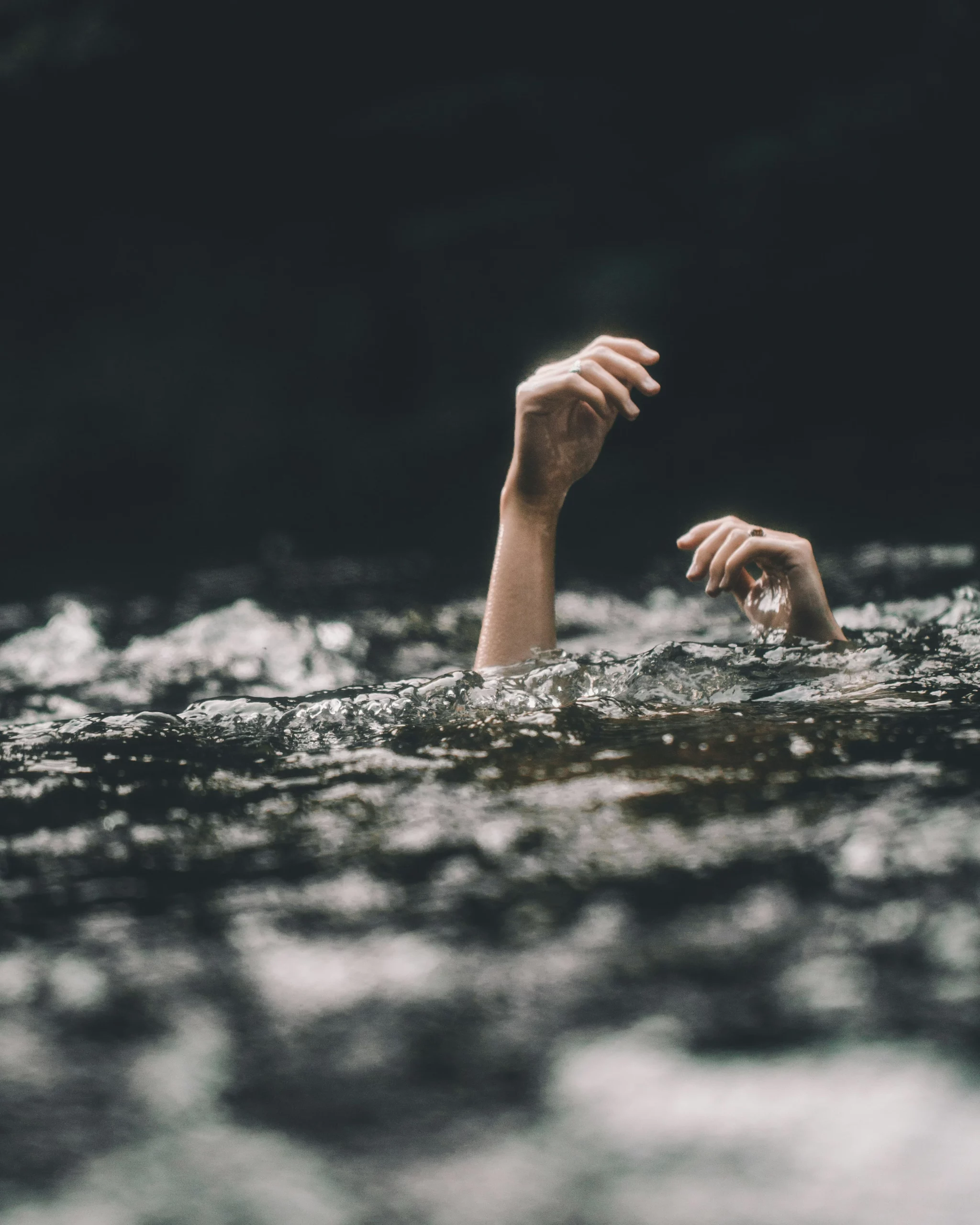 Noyades et caisson Hyperbare, surtout en été lorsque les activités aquatiques sont à leur apogée. www.ecoledesecours.ch 079-535-13-71