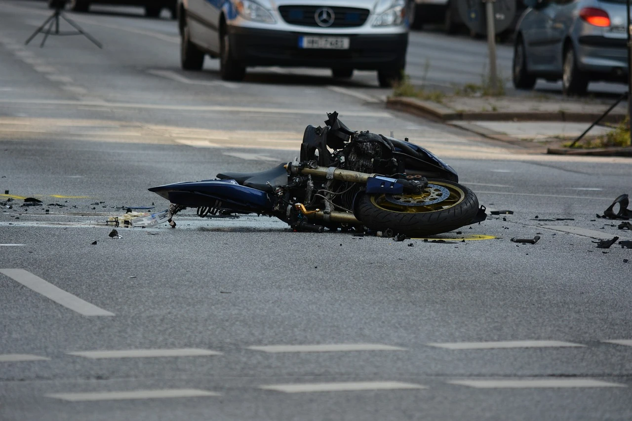 Urgences et accidents de moto, malheureusement courants et souvent graves www.ecoledesecours.ch 079-535-13-71