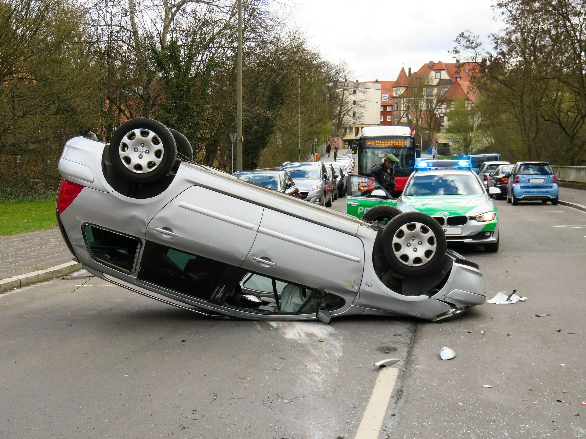 auto école Lully et samaritains 079-535-13-71 Une formation de qualité pour conduire en toute confiance www.ecoledesecours.ch