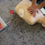 cours BLS AED Bavois , pharmaciens FPH, ASCA, first responders, garde bain, particuliers www.ecoledesecours.ch