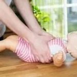 Formation BLS-AED SRC Vaud, les compétences essentielles en réanimation cardiaque et l'utilisation d'un défibrillateur automatisé externe