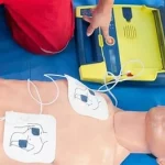 cours BLS-AED SRC Valais, les compétences essentielles en réanimation cardiaque et l'utilisation d'un défibrillateur automatisé externe