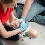 cours samaritains bébé enfants, Apprenez les gestes de premiers secours pour protéger les enfant www.ecoledesecours.ch 079-535-13-71