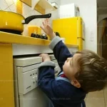 Enfants et accidents domestiques, l’une des principales causes de blessures chez les enfants www.ecoledesecours.ch 079-535-13-71