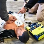 Formation Défibrillateur pour Tous, dispositif médical qui sauve des vies lors d'arrêt cardiaque. www.ecoledesecours.ch ou 079-535-13-71
