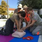 Comprendre chaîne de secours, succession d’actions visant à optimiser la prise en charge d’une victime ww.ecoledesecours.ch 079-535-13-71