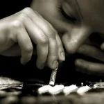 Cocaïne et effets secondaires, une drogue stimulante puissante extraite des feuilles de coca www.ecoledesecours.ch 079-535-13-71