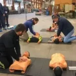 BLS AED ASCA Sarraz 079-535-13-71, cours reconnus par le SRC et assurés par des professionnels de l'urgence. www.ecoledesecours.ch