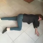 Personne inconsciente que faire ? Être confronté à une personne inconsciente peut être une situation très stressante. www.ecoledesecours.ch