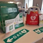 secourisme SUVA et défibrillateur, Le défibrillateur automatique est un appareil essentiel pour intervenir en cas d’arrêt cardiaque
