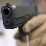 Blessure arme à feu que faire ? Une blessure par arme à feu est une urgence médicale absolue 079-535-13-71 www.ecoledesecours.ch