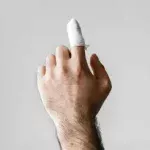 Doigt écrasé que faire ? accidents domestiques ou professionnels les plus fréquents 079-535-13-71 www.ecoledesecours.ch