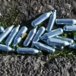 dangers du protoxyde d’azote appelé « gaz hilarant », consommation notamment chez les jeunes.www.ecoledesecours.ch 079-535-13-71