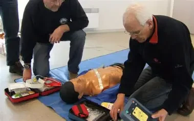 FPH BLS AED F&eacute;chy pour les pharmaciens, cours assur&eacute;s par des professionnels de l'urgence www.ecoledesecours.ch 079-535-13-71