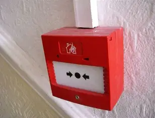 Incendie en entreprise que faire ? Une pr&eacute;paration permet de limiter les risques et de sauver des vies. www.ecoledesecours.ch 079-535-13-71