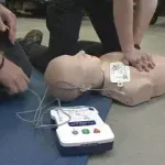 Dangers de l’utilisation d’un défibrillateur ce qu’il faut savoir pour une utilisation sécurisée. www.ecoledesecours.ch 079-535-13-71