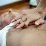 Quand faire un massage cardiaque ? Geste de premiers secours, aussi appelé réanimation cardio-pulmonaire (RCP).ecoledesecours.ch 079-535-13-71