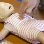 Arrêt respiratoire chez l'enfant une urgence médicale qui nécessite une prise en charge immédiate.www.ecoledesecours.ch 079 535 1371