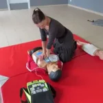 Défibrillateur et formation BLS-AED : apprenez à reconnaître un arrêt cardiaque, appeler le 144, pratiquer la RCP et utiliser un AED